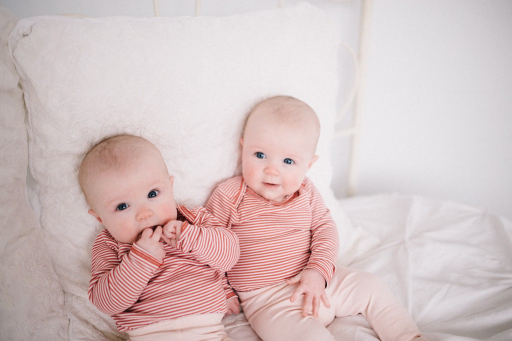 julia kinnunen photography, seattle, girl boss, lady boss, generations, studio sessions, family portraits, kids, family photos, mama and baby, identical twins, sisters