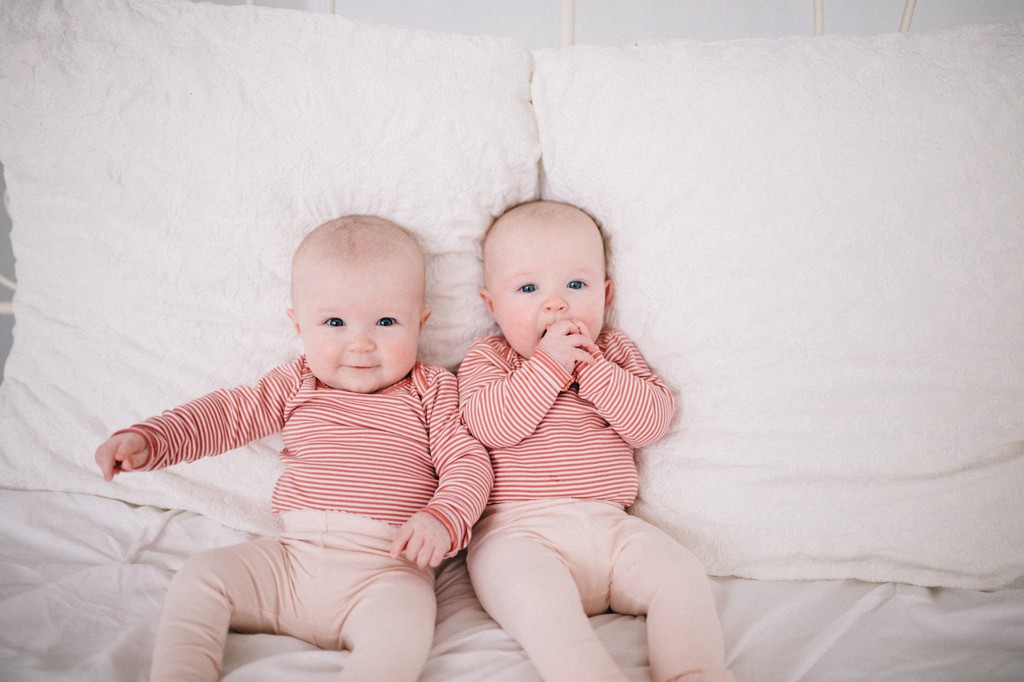 julia kinnunen photography, seattle, girl boss, lady boss, generations, studio sessions, family portraits, kids, family photos, mama and baby, identical twins, sisters