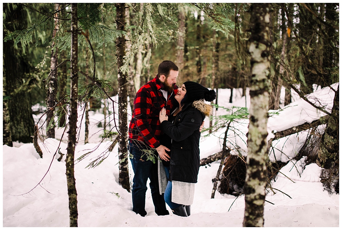 julia kinnunen photography, seattle, generations, family portraits, kids, family photos, mama and baby, first born, maternity session, mom to be, baby on the way, snoqualmie pass, snowbound