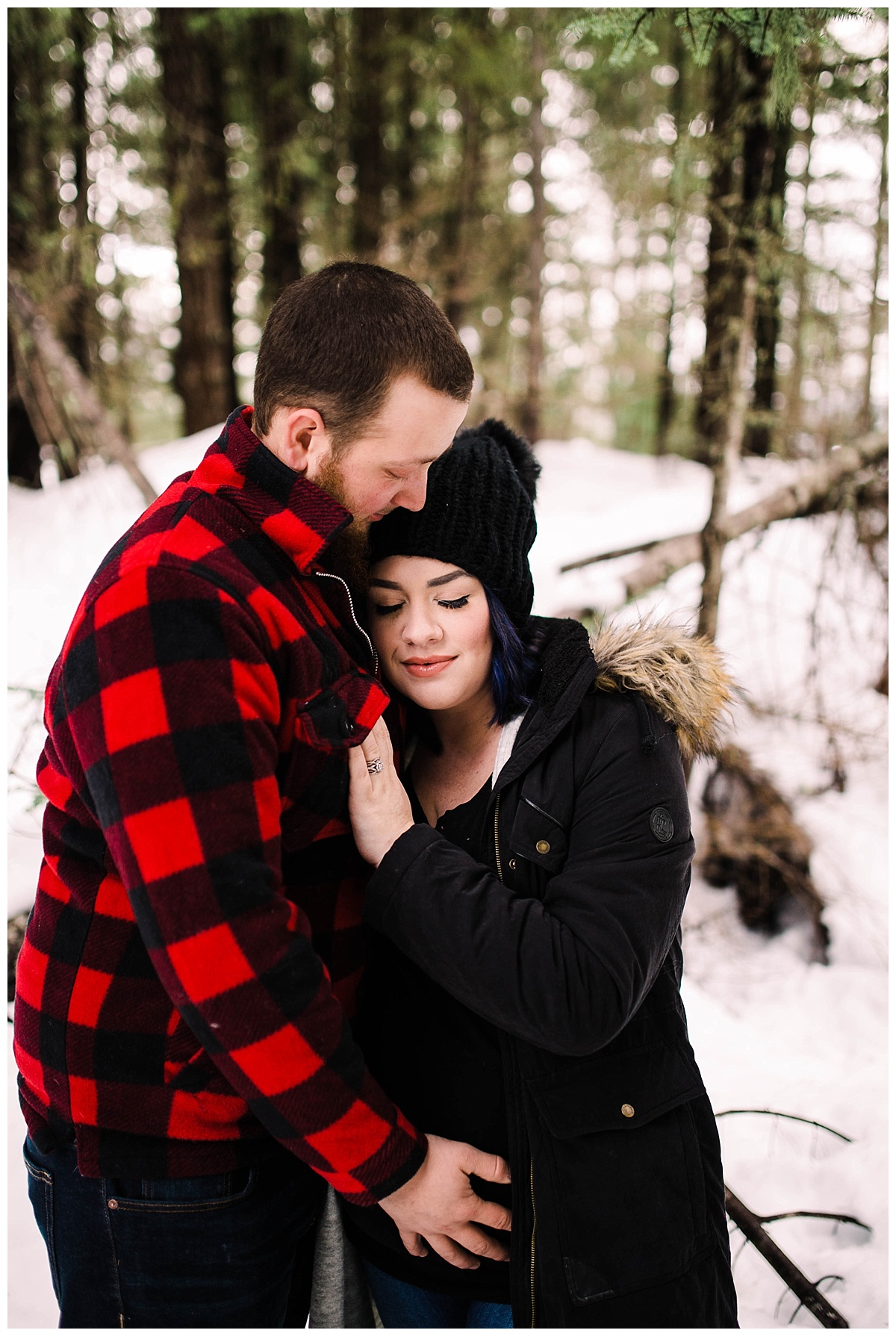 julia kinnunen photography, seattle, generations, family portraits, kids, family photos, mama and baby, first born, maternity session, mom to be, baby on the way, snoqualmie pass, snowbound