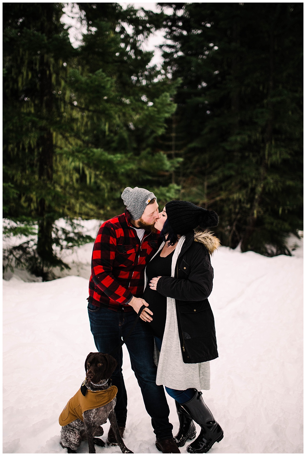 julia kinnunen photography, seattle, generations, family portraits, kids, family photos, mama and baby, first born, maternity session, mom to be, baby on the way, snoqualmie pass, snowbound