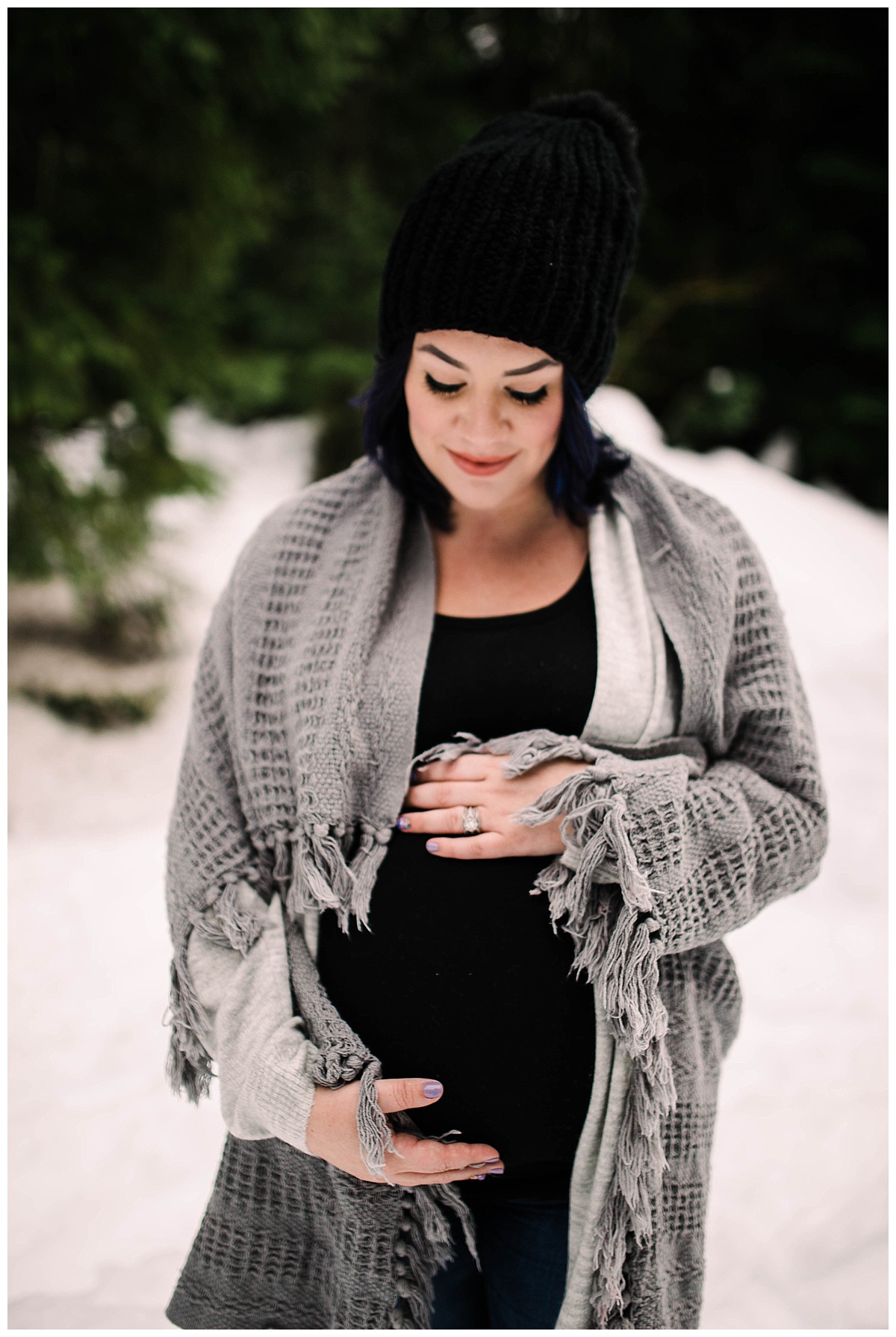 julia kinnunen photography, seattle, generations, family portraits, kids, family photos, mama and baby, first born, maternity session, mom to be, baby on the way, snoqualmie pass, snowbound