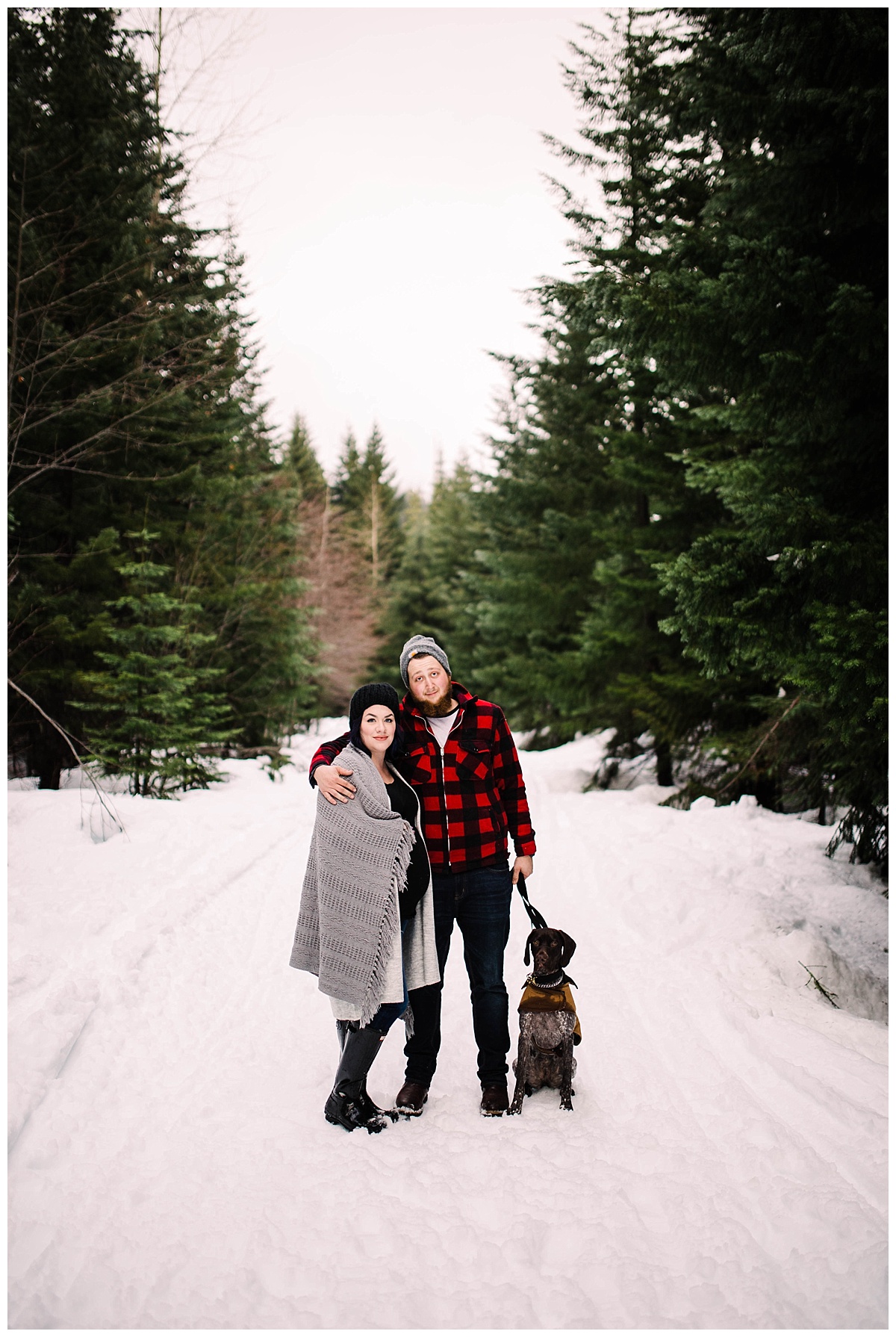 julia kinnunen photography, seattle, generations, family portraits, kids, family photos, mama and baby, first born, maternity session, mom to be, baby on the way, snoqualmie pass, snowbound