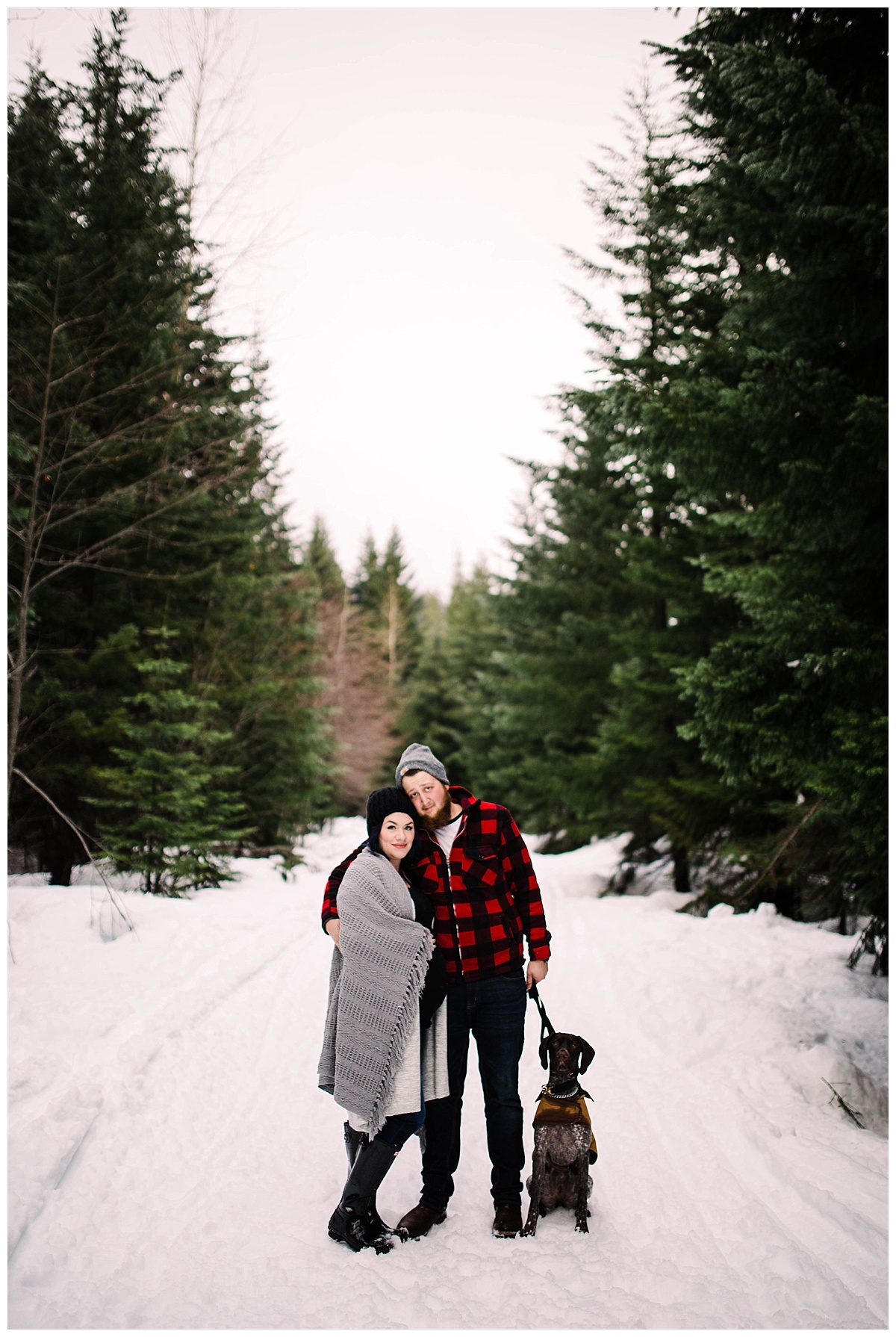 julia kinnunen photography, seattle, generations, family portraits, kids, family photos, mama and baby, first born, maternity session, mom to be, baby on the way, snoqualmie pass, snowbound