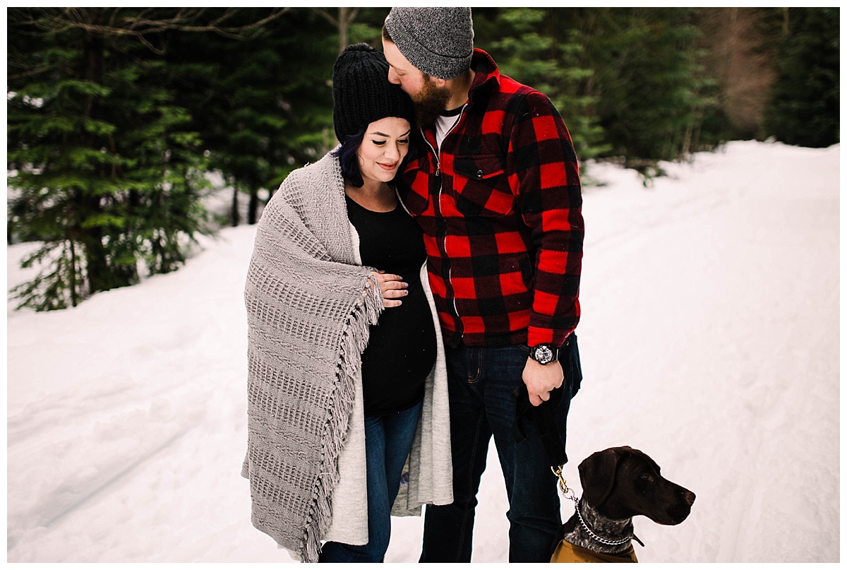 julia kinnunen photography, seattle, generations, family portraits, kids, family photos, mama and baby, first born, maternity session, mom to be, baby on the way, snoqualmie pass, snowbound