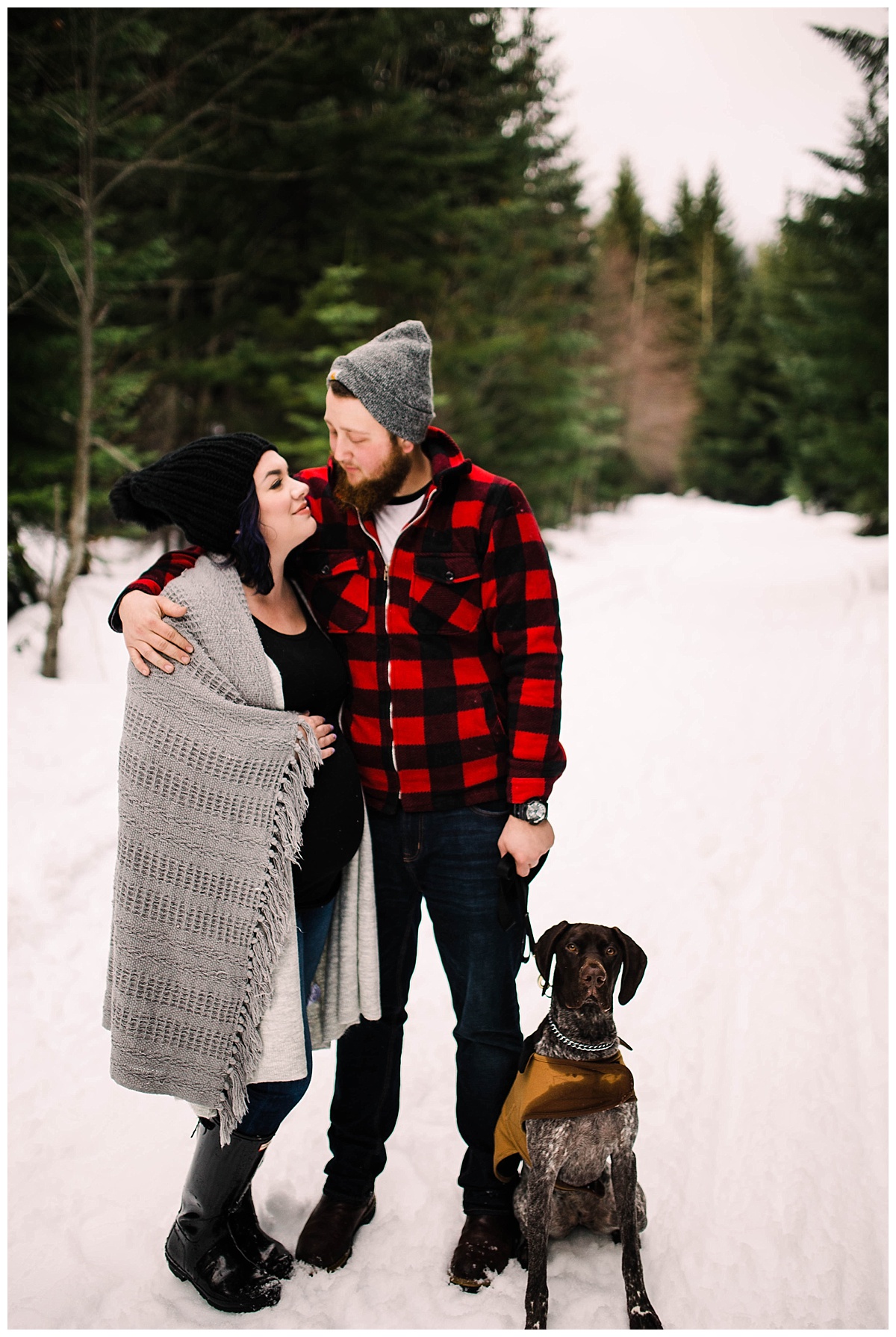 julia kinnunen photography, seattle, generations, family portraits, kids, family photos, mama and baby, first born, maternity session, mom to be, baby on the way, snoqualmie pass, snowbound