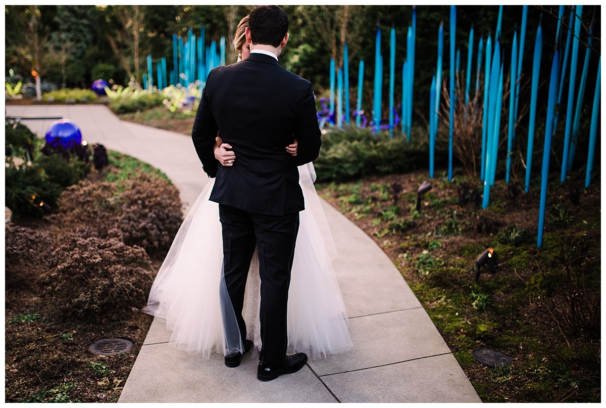 julia kinnunen photography, destination wedding, black tie wedding, seattle wedding, wedding photography, bride, groom, newlyweds, offbeat bride, Chihuly garden and glass, formal wedding, evening wedding