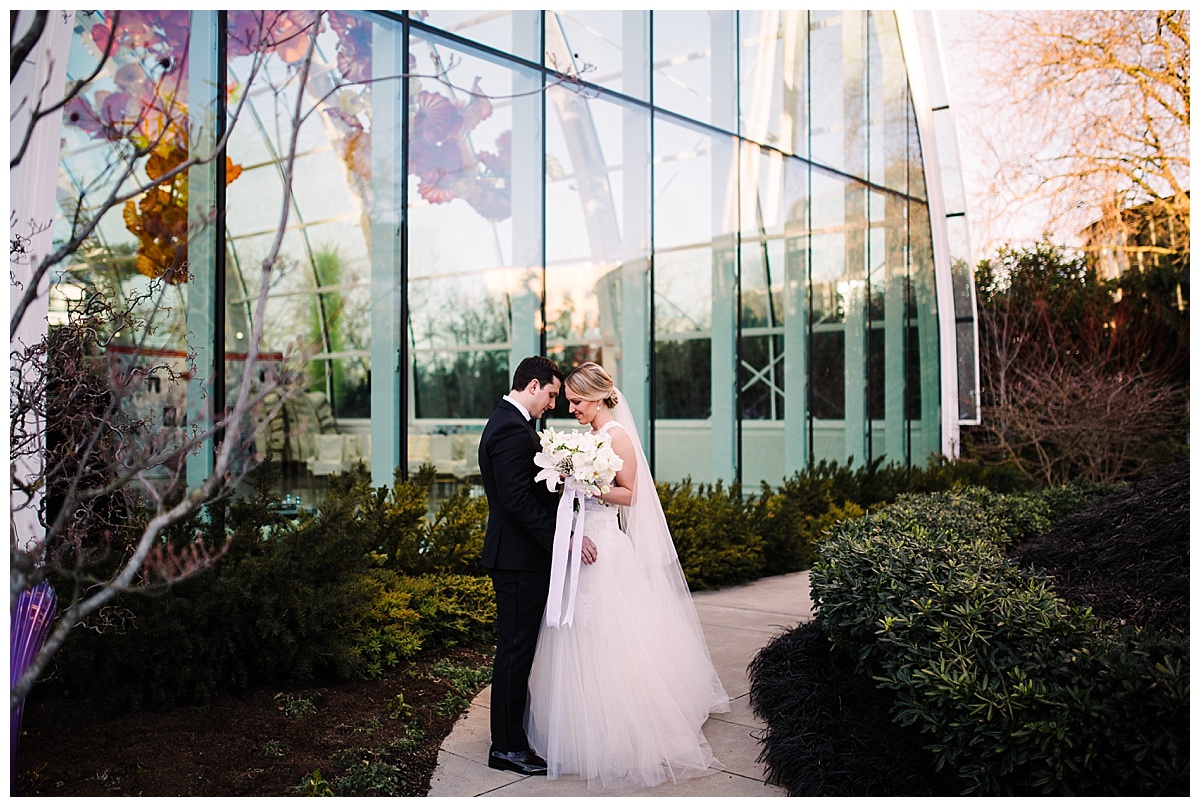 julia kinnunen photography, destination wedding, black tie wedding, seattle wedding, wedding photography, bride, groom, newlyweds, offbeat bride, Chihuly garden and glass, formal wedding, evening wedding