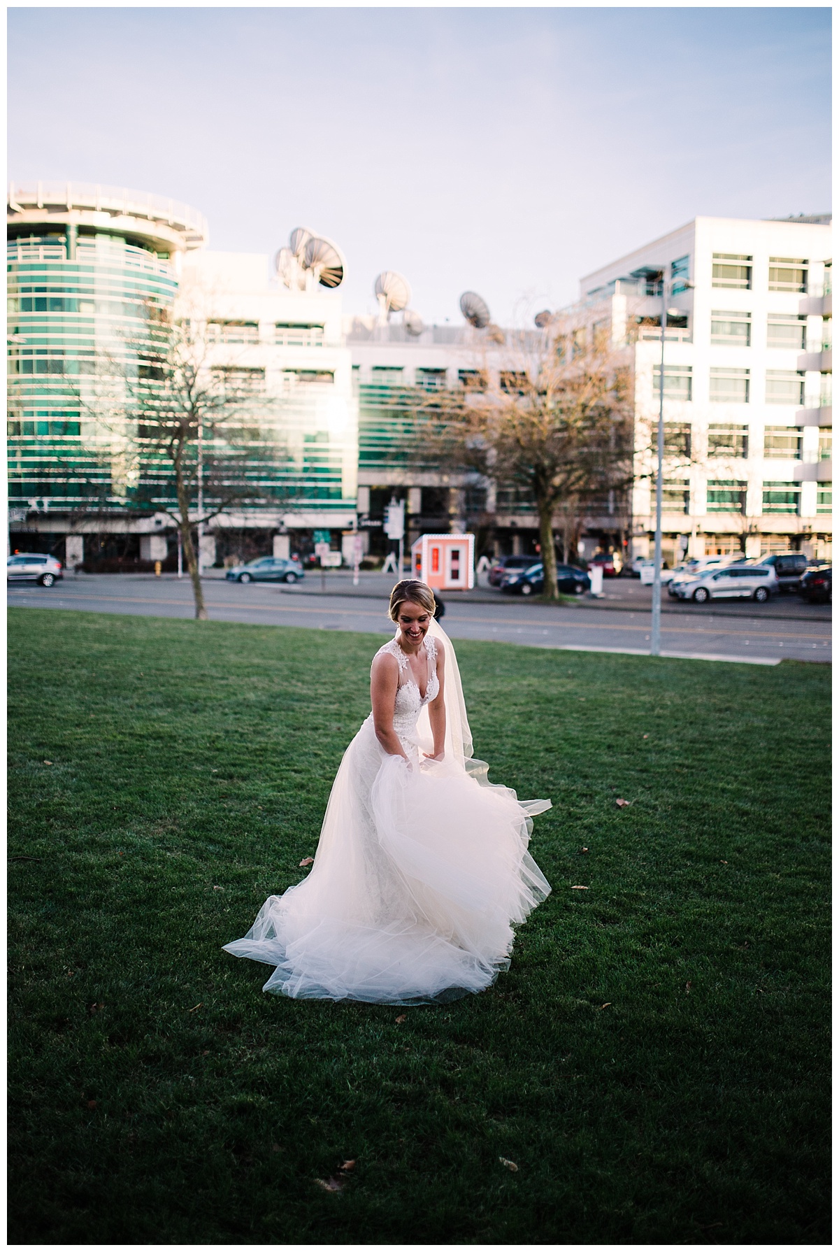 julia kinnunen photography, destination wedding, black tie wedding, seattle wedding, wedding photography, bride, groom, newlyweds, offbeat bride, Chihuly garden and glass, formal wedding, evening wedding