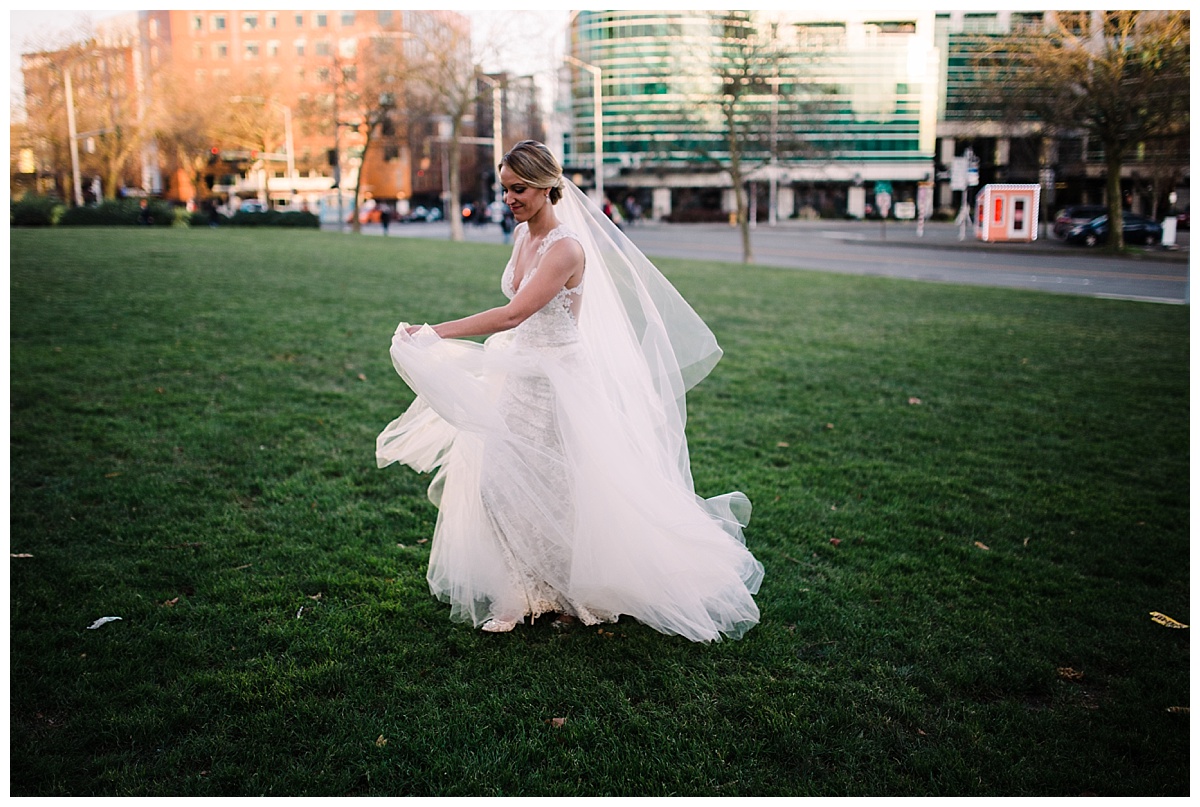 julia kinnunen photography, destination wedding, black tie wedding, seattle wedding, wedding photography, bride, groom, newlyweds, offbeat bride, Chihuly garden and glass, formal wedding, evening wedding