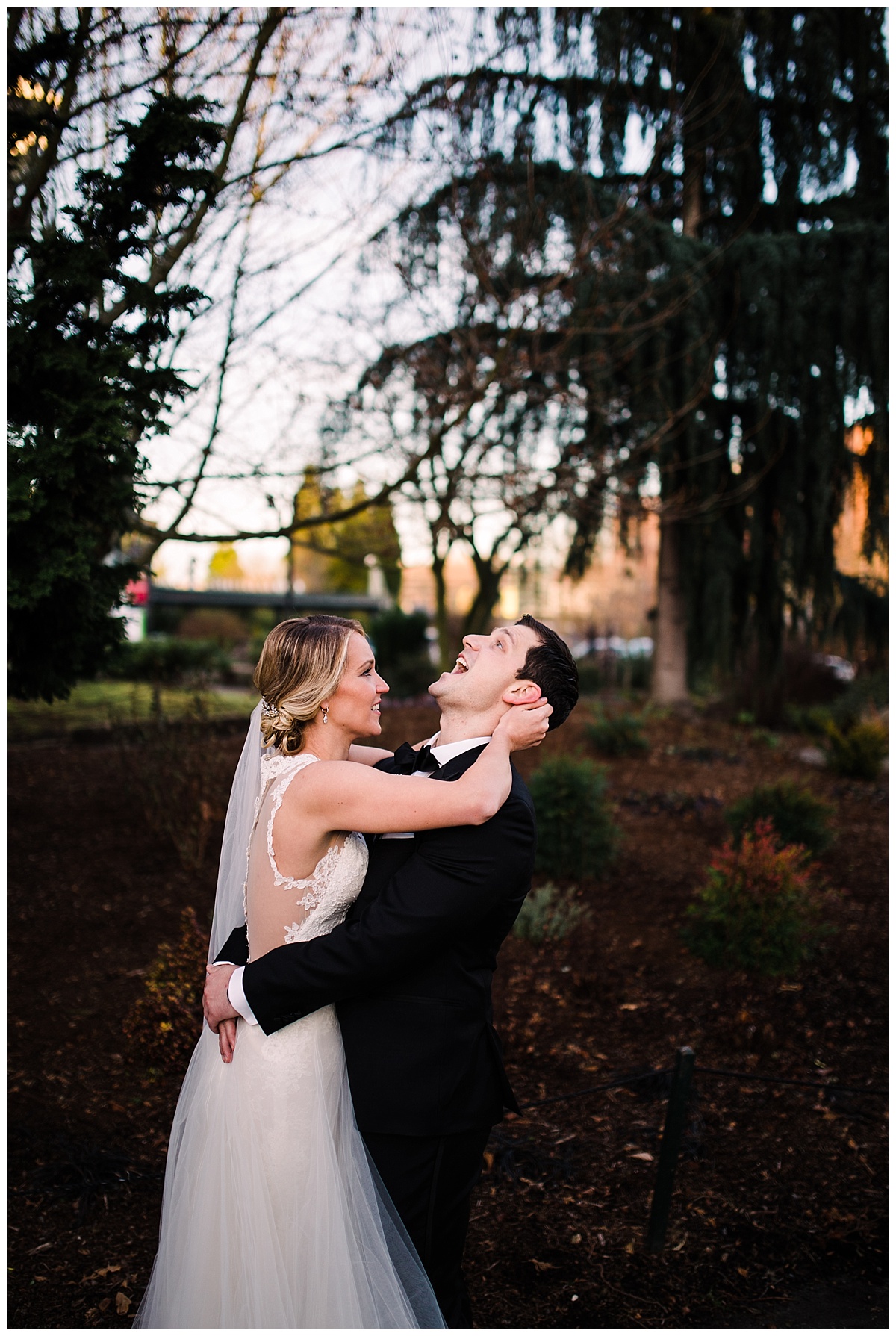 julia kinnunen photography, destination wedding, black tie wedding, seattle wedding, wedding photography, bride, groom, newlyweds, offbeat bride, Chihuly garden and glass, formal wedding, evening wedding