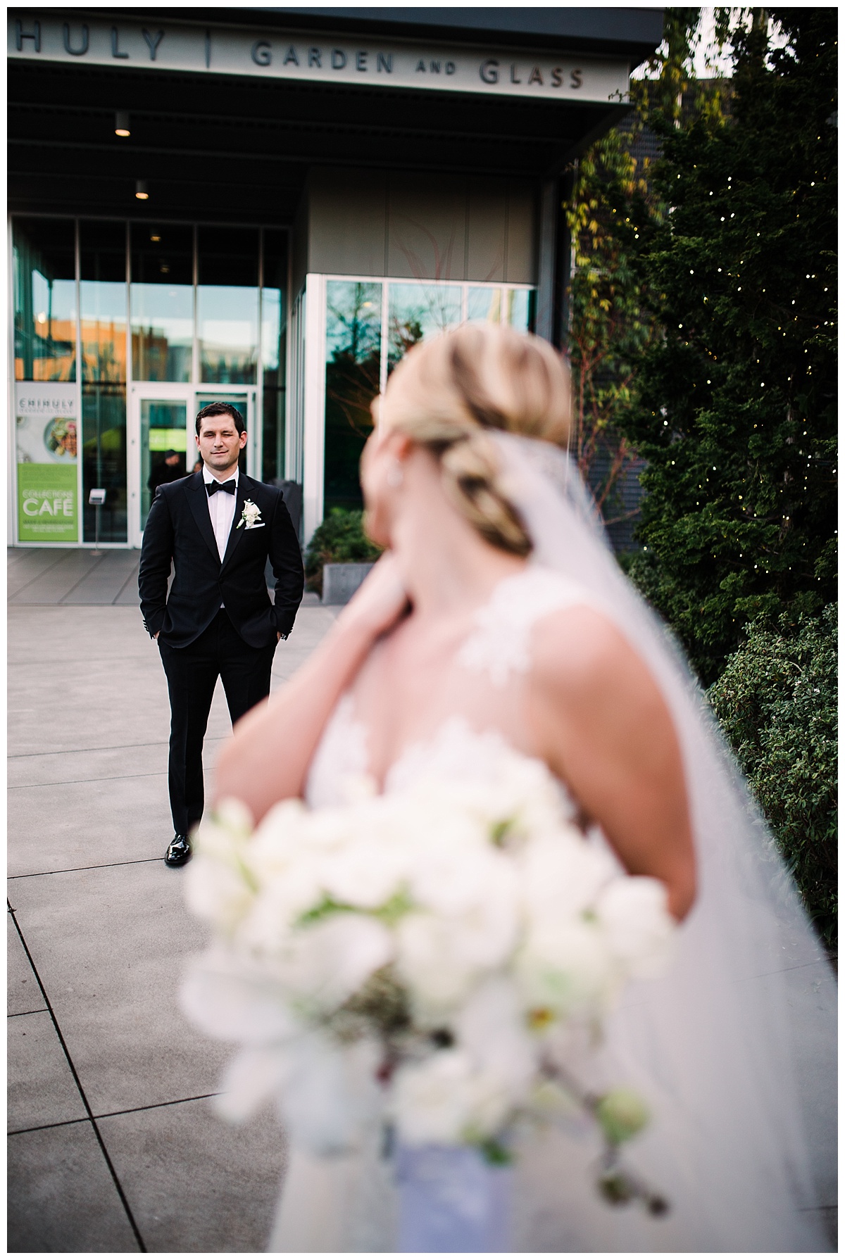 julia kinnunen photography, destination wedding, black tie wedding, seattle wedding, wedding photography, bride, groom, newlyweds, offbeat bride, Chihuly garden and glass, formal wedding, evening wedding