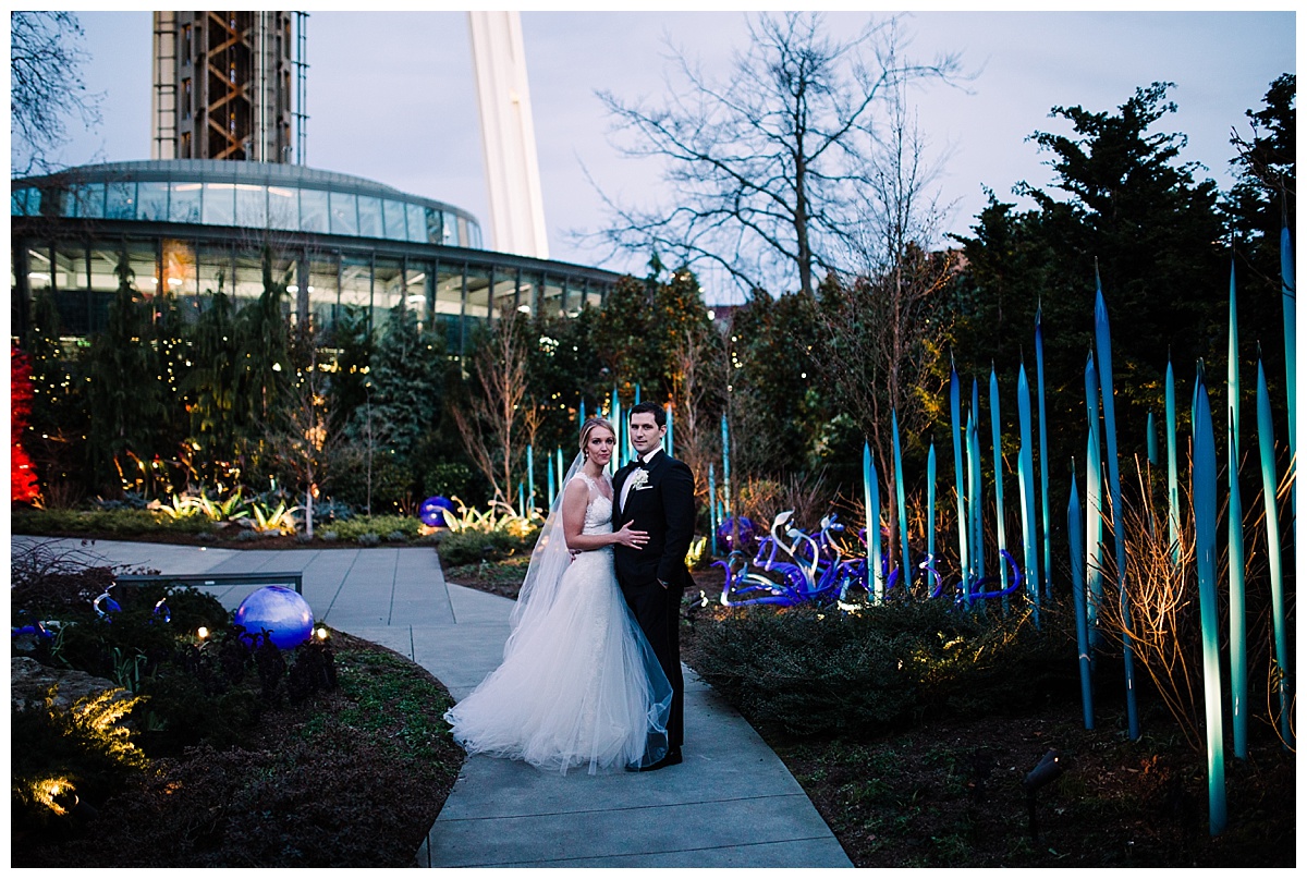 julia kinnunen photography, destination wedding, black tie wedding, seattle wedding, wedding photography, bride, groom, newlyweds, offbeat bride, Chihuly garden and glass, formal wedding, evening wedding