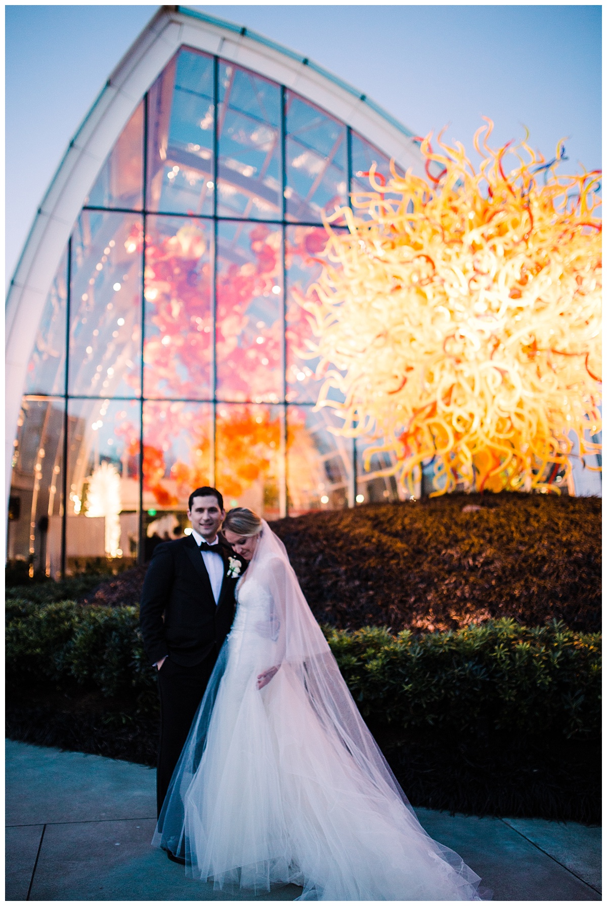 julia kinnunen photography, destination wedding, black tie wedding, seattle wedding, wedding photography, bride, groom, newlyweds, offbeat bride, Chihuly garden and glass, formal wedding, evening wedding