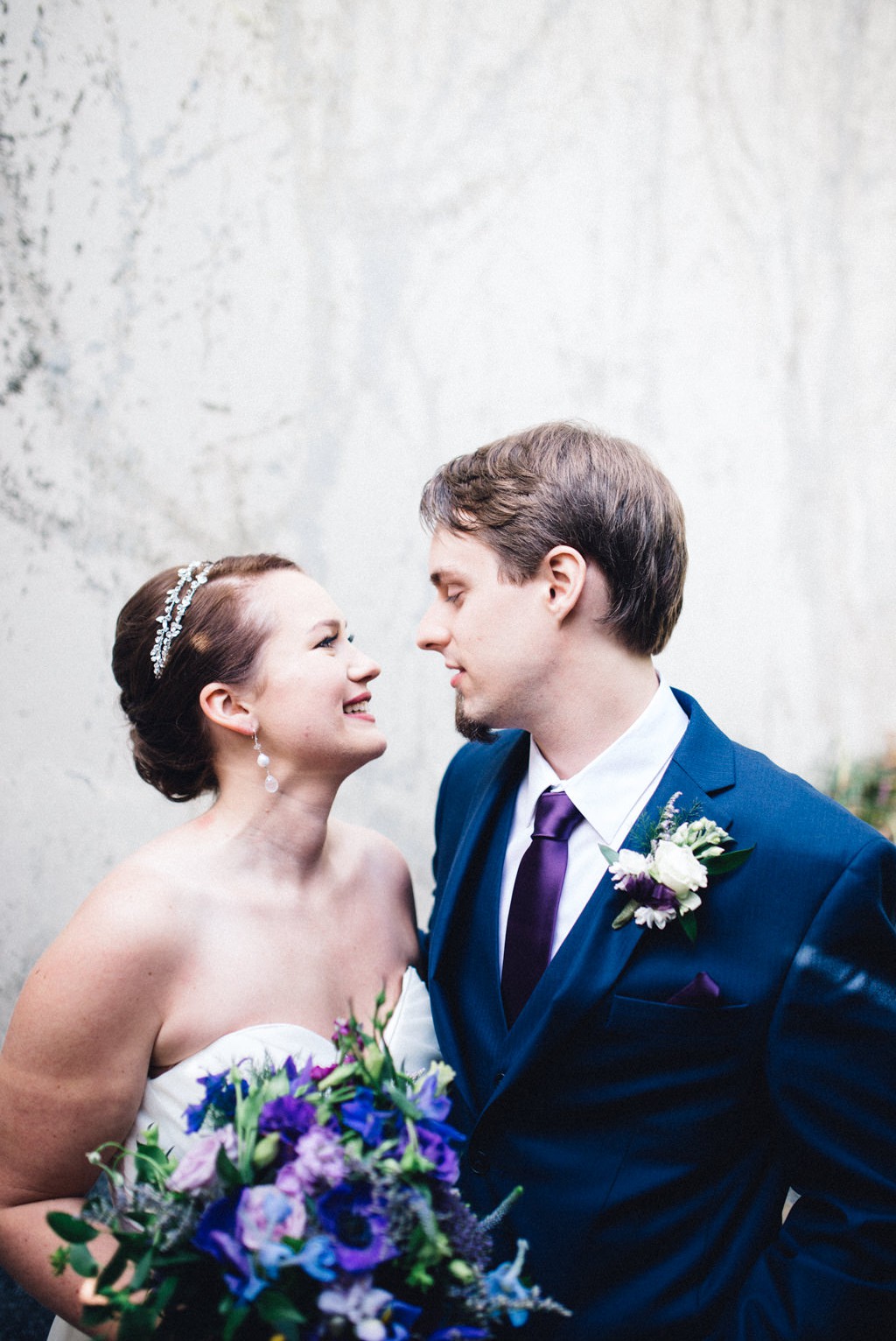 julia kinnunen photography, wedding, seattle, portrait, first look