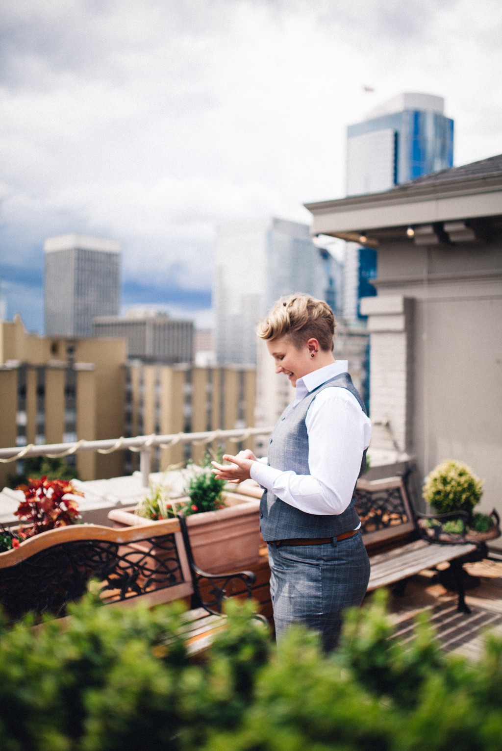 julia kinnunen photography, wedding, seattle, first look, hotel sorrento, same sex wedding