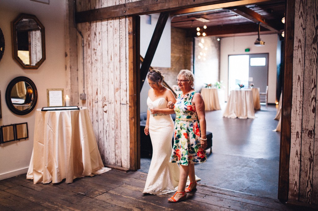 julia kinnunen photography, wedding, seattle, ceremony, within sodo, same sex wedding