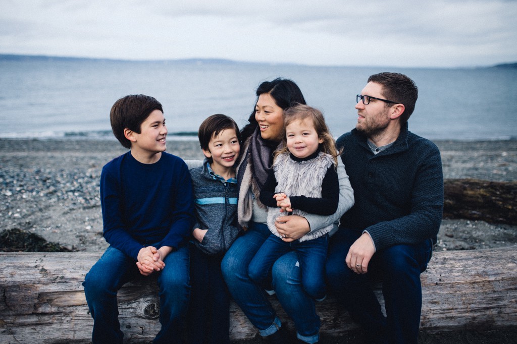 julia kinnunen photography, seattle, girl boss, lady boss, generations, holiday photos, couple, family portraits, kids, family photos, new years