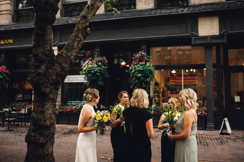 julia kinnunen photography, wedding, seattle, getting ready, axis pioneer square, urban wedding