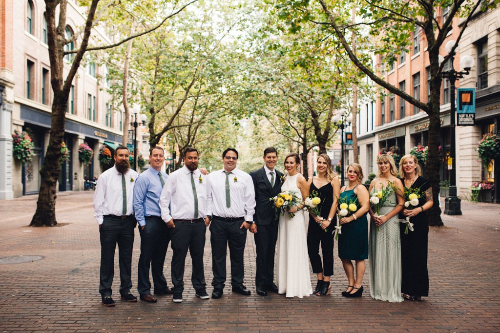 julia kinnunen photography, wedding, seattle, getting ready, axis pioneer square, urban wedding