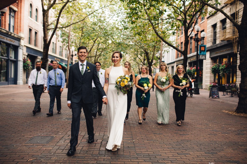 julia kinnunen photography, wedding, seattle, getting ready, axis pioneer square, urban wedding