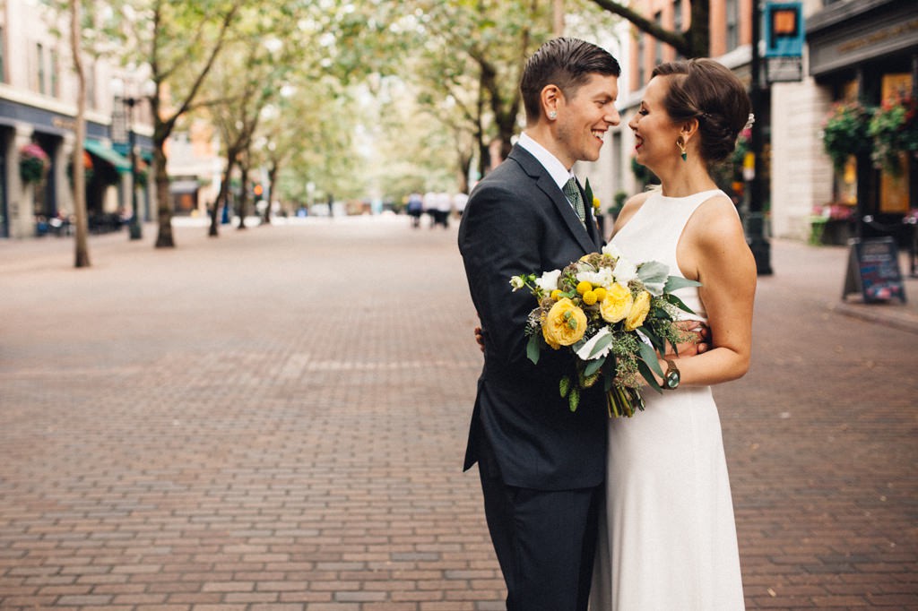 julia kinnunen photography, wedding, seattle, getting ready, axis pioneer square, urban wedding