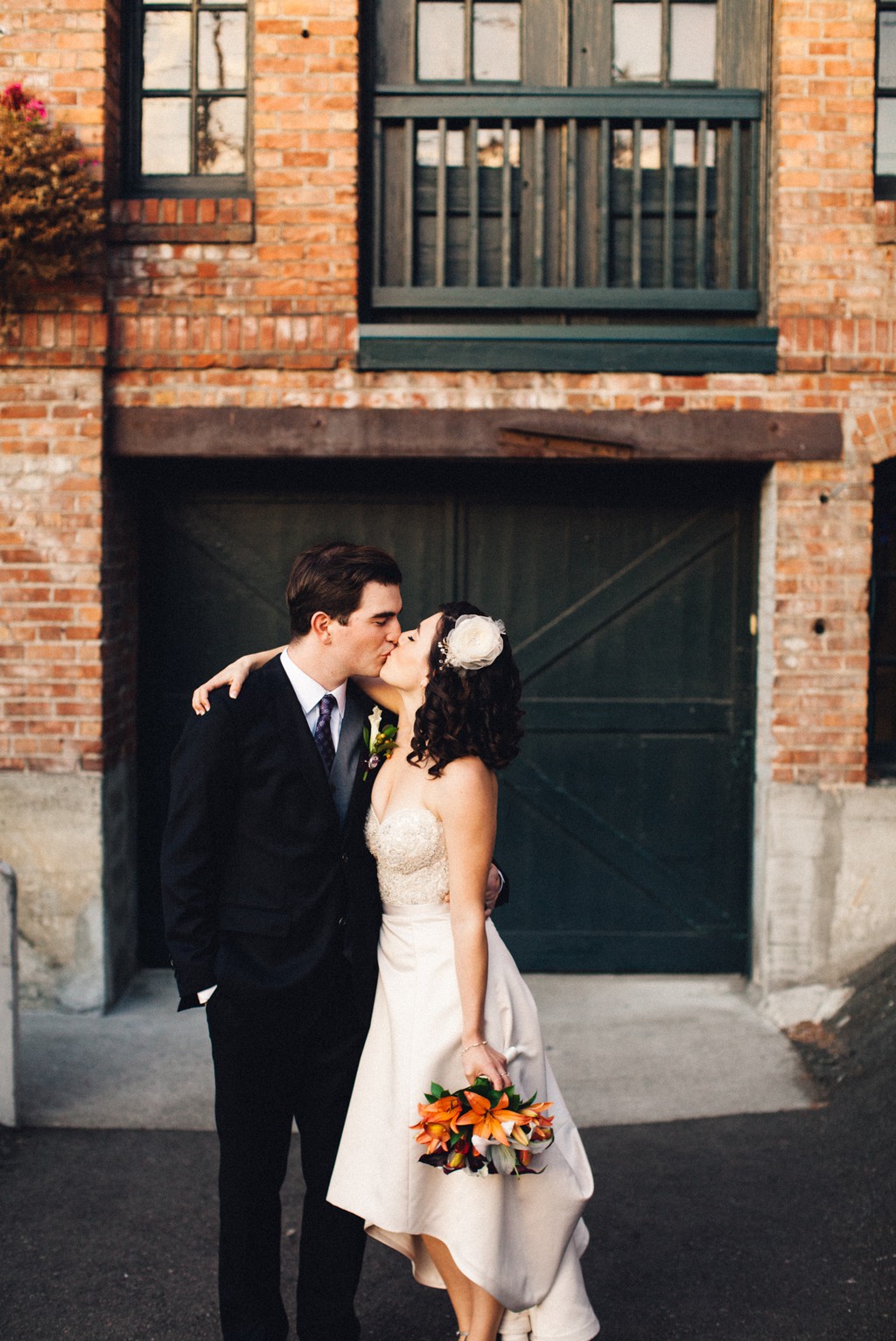 julia kinnunen photography, wedding, seattle, getting ready, pacific northwest, seattle bride, downtown seattle, urban wedding, portraits