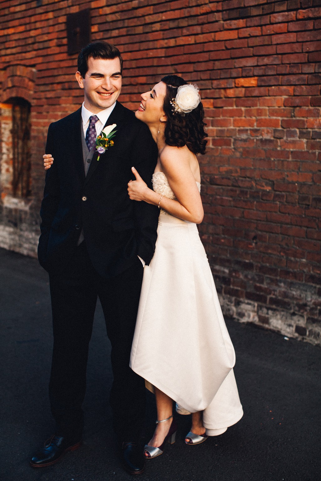 julia kinnunen photography, wedding, seattle, getting ready, pacific northwest, seattle bride, downtown seattle, urban wedding, portraits