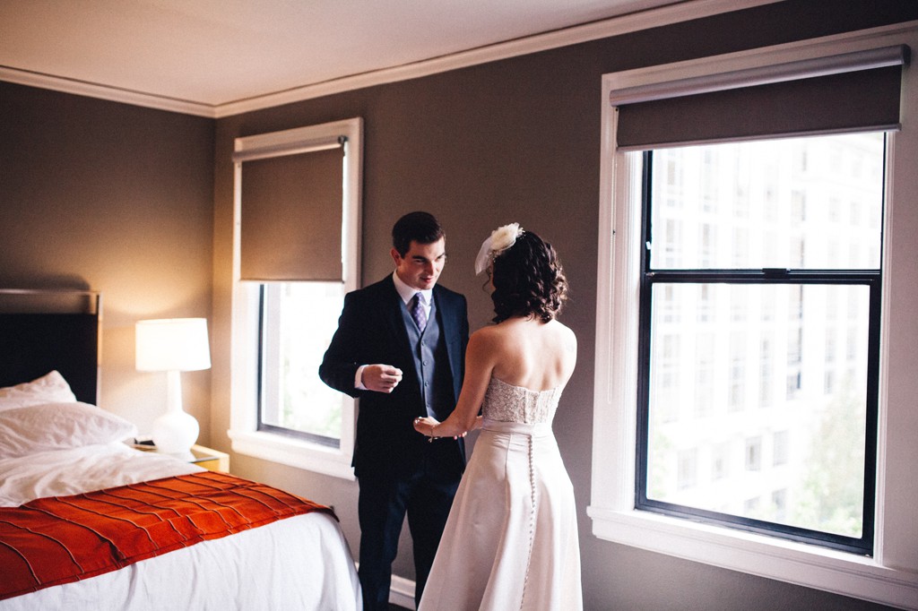 julia kinnunen photography, wedding, seattle, getting ready, pacific northwest, seattle bride, downtown seattle, urban wedding, first look