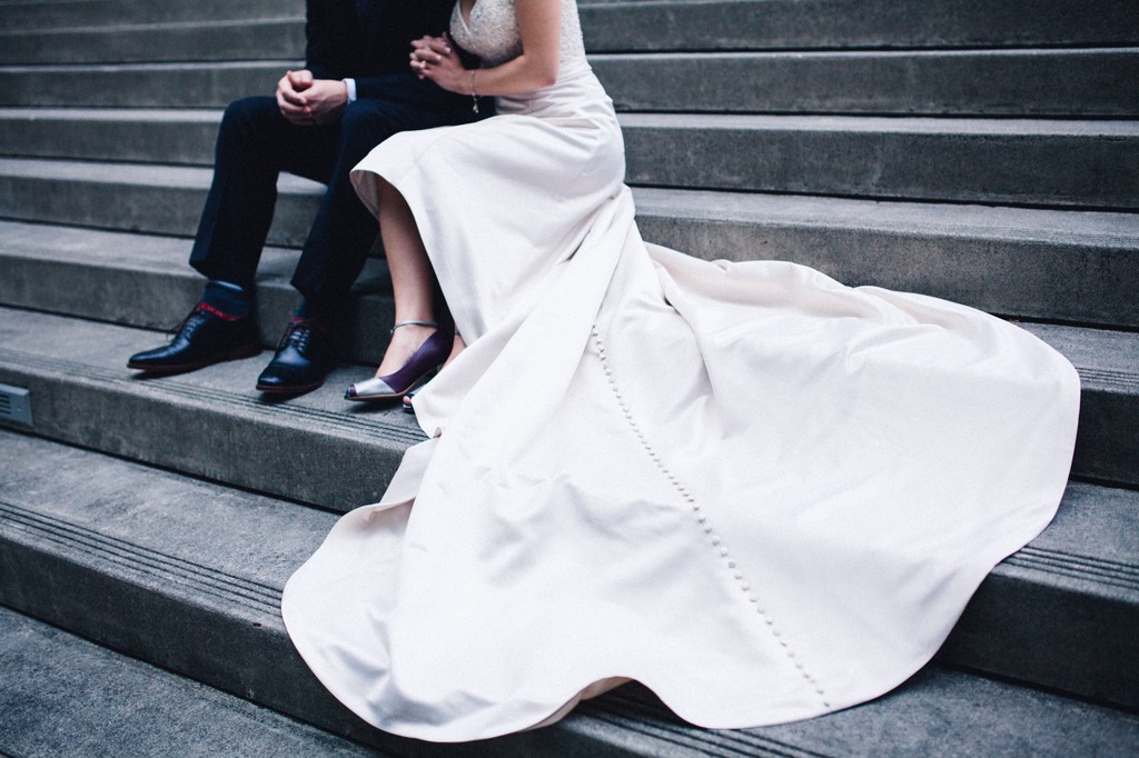 julia kinnunen photography, wedding, seattle, getting ready, pacific northwest, seattle bride, downtown seattle, urban wedding, first look