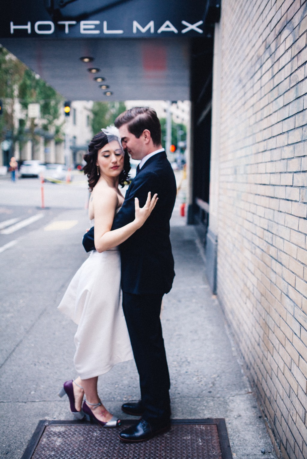 julia kinnunen photography, wedding, seattle, getting ready, pacific northwest, seattle bride, downtown seattle, urban wedding, first look