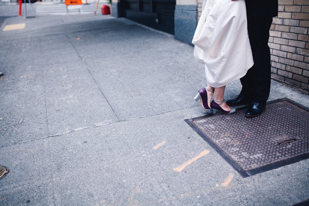 julia kinnunen photography, wedding, seattle, getting ready, pacific northwest, seattle bride, downtown seattle, urban wedding, first look