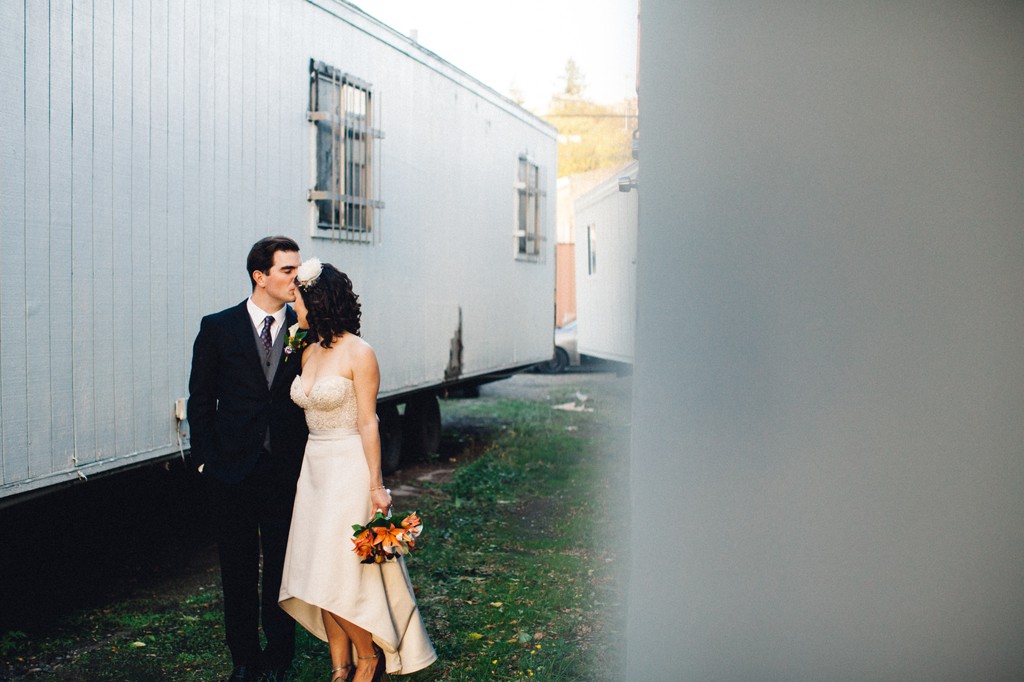 julia kinnunen photography, wedding, seattle, getting ready, pacific northwest, seattle bride, downtown seattle, urban wedding, portraits