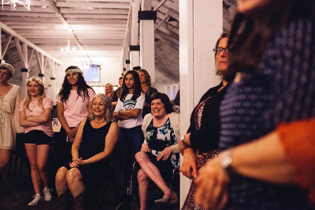 julia kinnunen photography, wedding, seattle, getting ready, pacific northwest, seattle bride, dairyland, rustic wedding, barn, reception