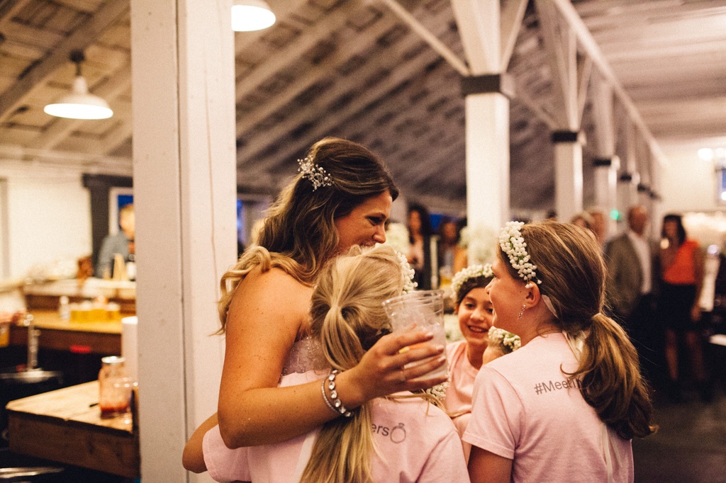 julia kinnunen photography, wedding, seattle, getting ready, pacific northwest, seattle bride, dairyland, rustic wedding, barn, reception