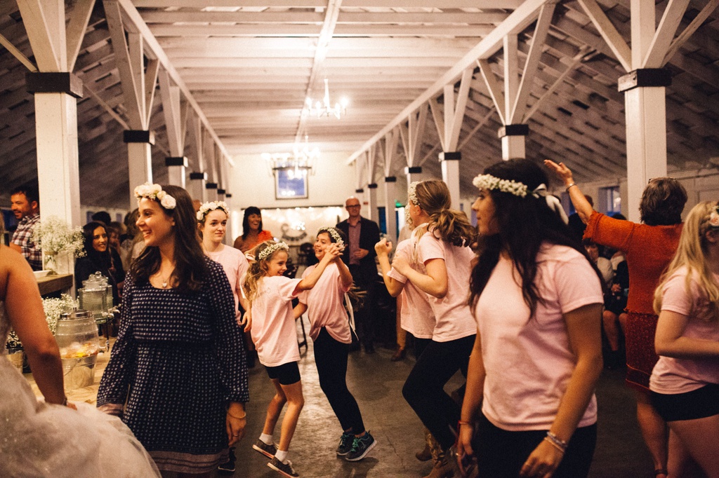 julia kinnunen photography, wedding, seattle, getting ready, pacific northwest, seattle bride, dairyland, rustic wedding, barn, reception