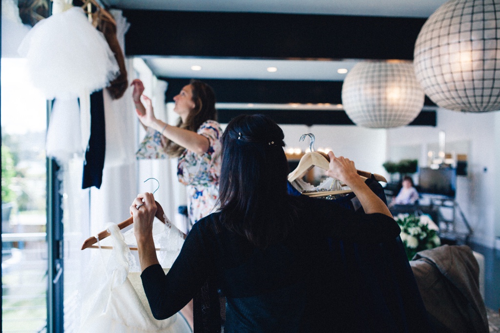 julia kinnunen photography, wedding, seattle, getting ready, pacific northwest, seattle bride, dairyland, rustic wedding