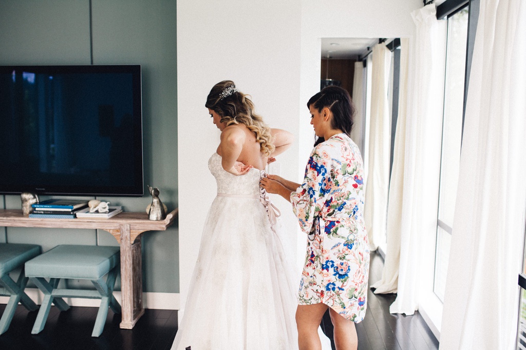 julia kinnunen photography, wedding, seattle, getting ready, pacific northwest, seattle bride, dairyland, rustic wedding