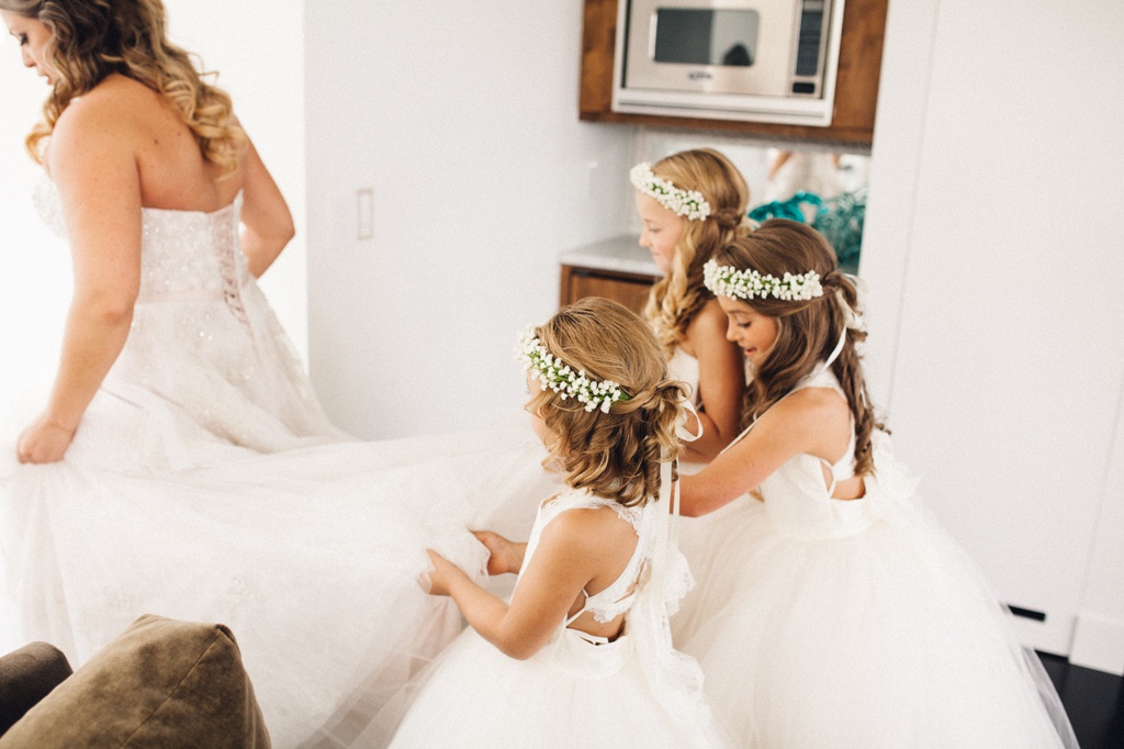 julia kinnunen photography, wedding, seattle, getting ready, pacific northwest, seattle bride, dairyland, rustic wedding