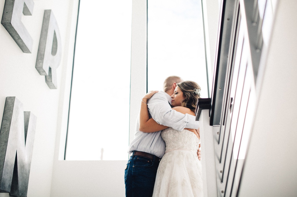 julia kinnunen photography, wedding, seattle, getting ready, pacific northwest, seattle bride, dairyland, rustic wedding, first look