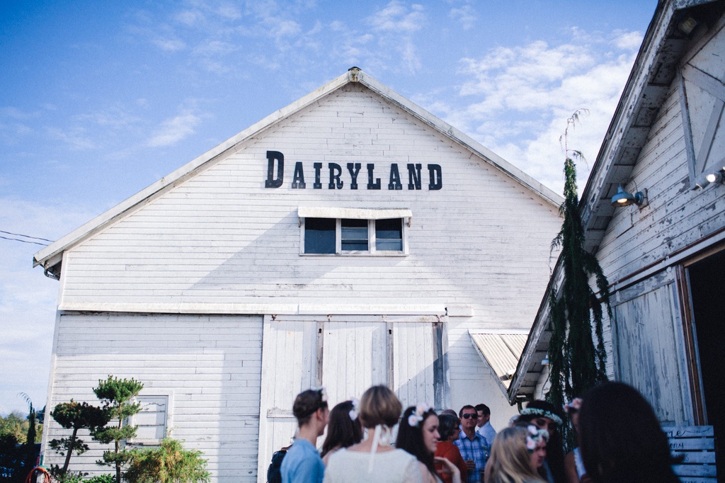 julia kinnunen photography, wedding, seattle, getting ready, pacific northwest, seattle bride, dairyland, rustic wedding, barn