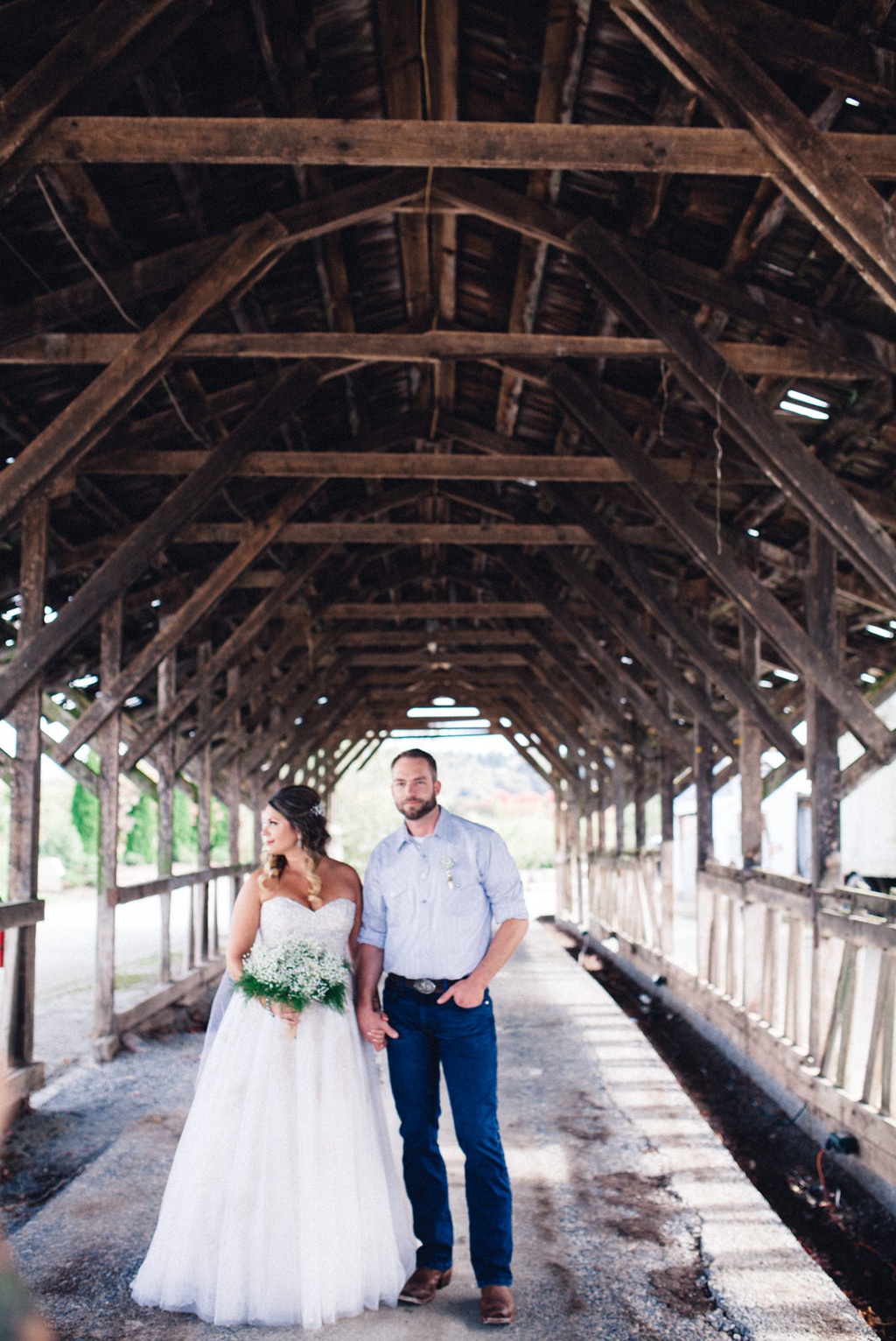 julia kinnunen photography, wedding, seattle, getting ready, pacific northwest, seattle bride, dairyland, rustic wedding, barn, portraits