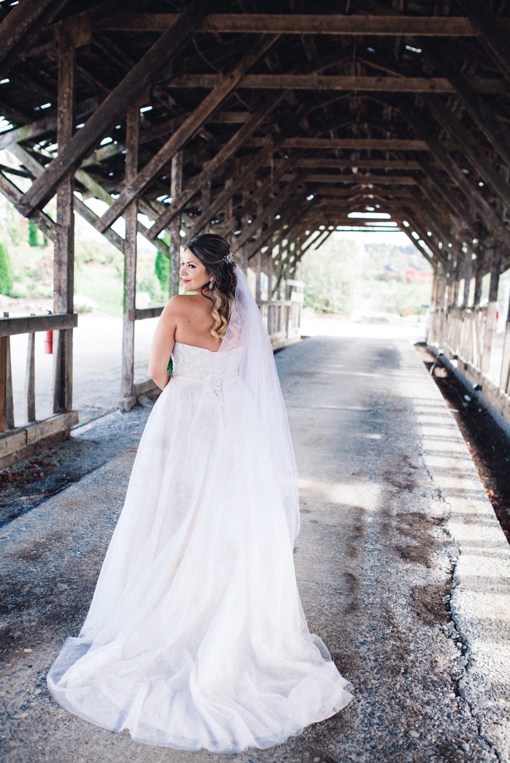 julia kinnunen photography, wedding, seattle, getting ready, pacific northwest, seattle bride, dairyland, rustic wedding, barn, portraits