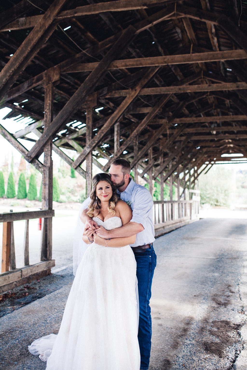 julia kinnunen photography, wedding, seattle, getting ready, pacific northwest, seattle bride, dairyland, rustic wedding, barn, portraits