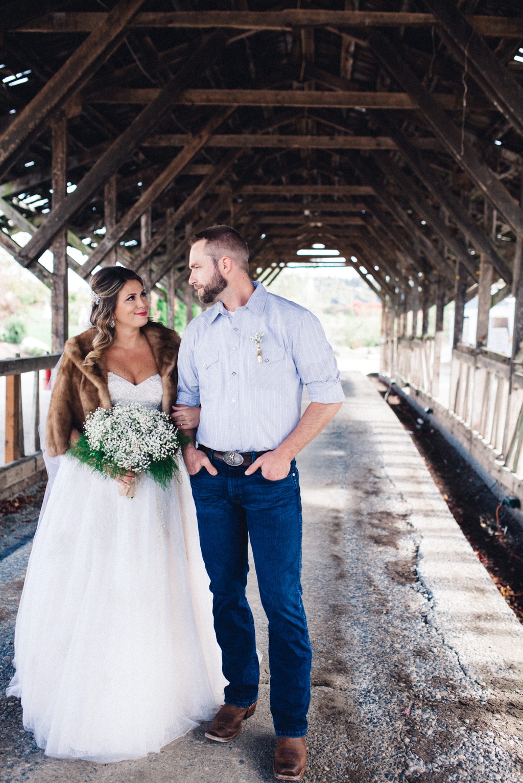 julia kinnunen photography, wedding, seattle, getting ready, pacific northwest, seattle bride, dairyland, rustic wedding, barn, portraits