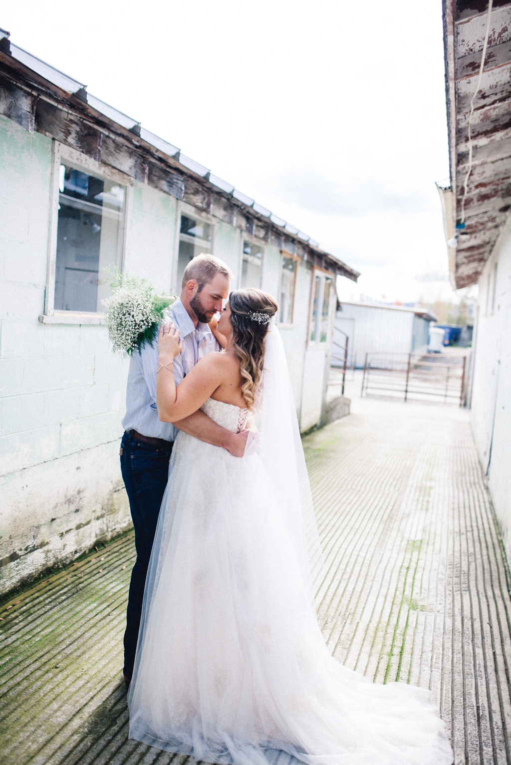 julia kinnunen photography, wedding, seattle, getting ready, pacific northwest, seattle bride, dairyland, rustic wedding, barn, portraits