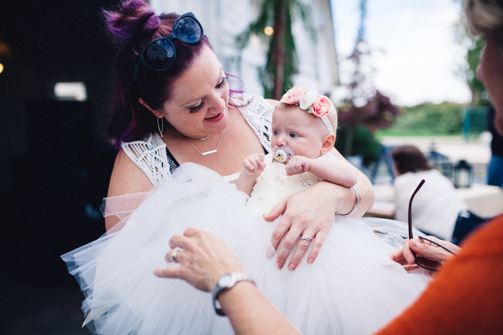 julia kinnunen photography, wedding, seattle, getting ready, pacific northwest, seattle bride, dairyland, rustic wedding, barn, portraits