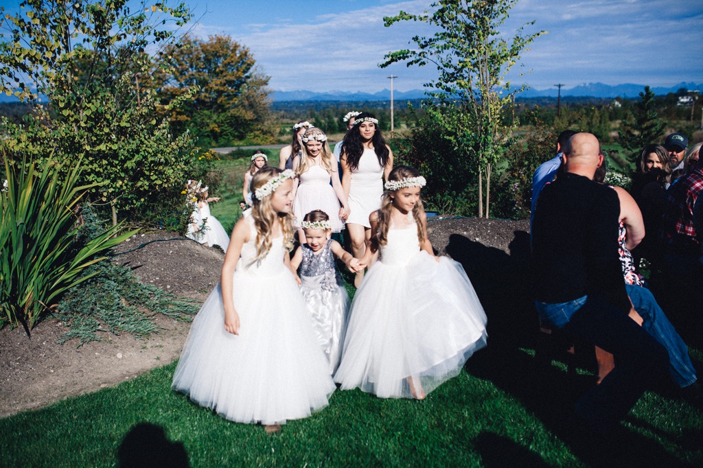 julia kinnunen photography, wedding, seattle, getting ready, pacific northwest, seattle bride, dairyland, rustic wedding, barn, ceremony