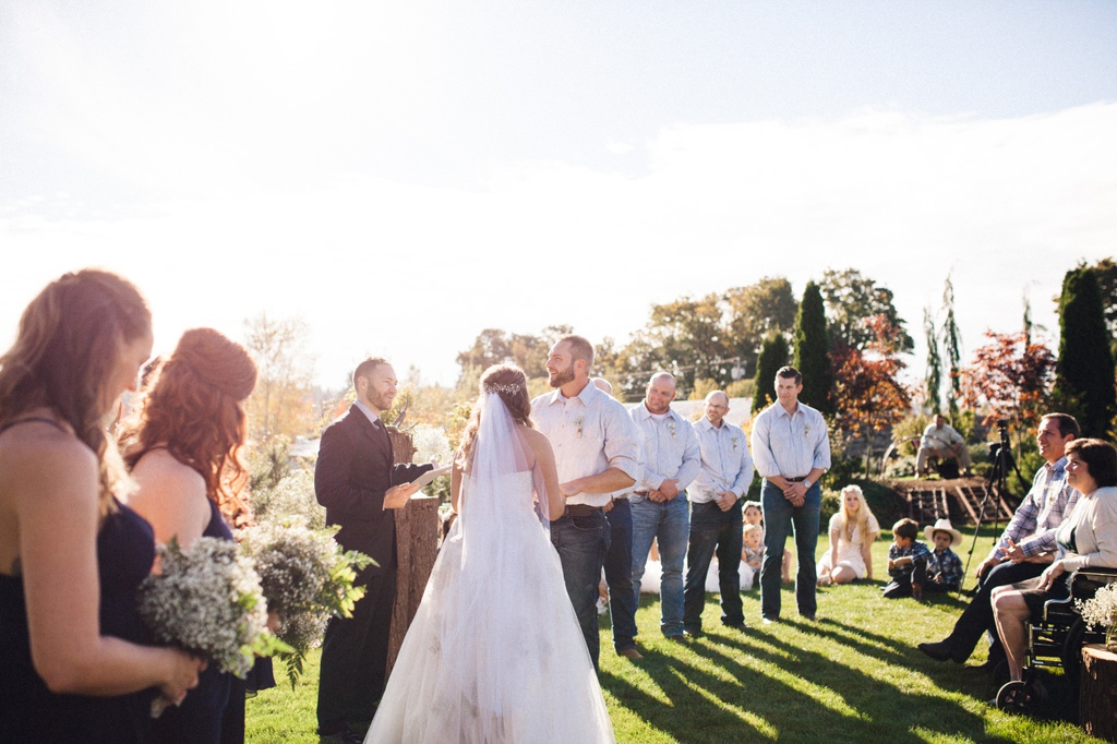 julia kinnunen photography, wedding, seattle, getting ready, pacific northwest, seattle bride, dairyland, rustic wedding, barn, ceremony