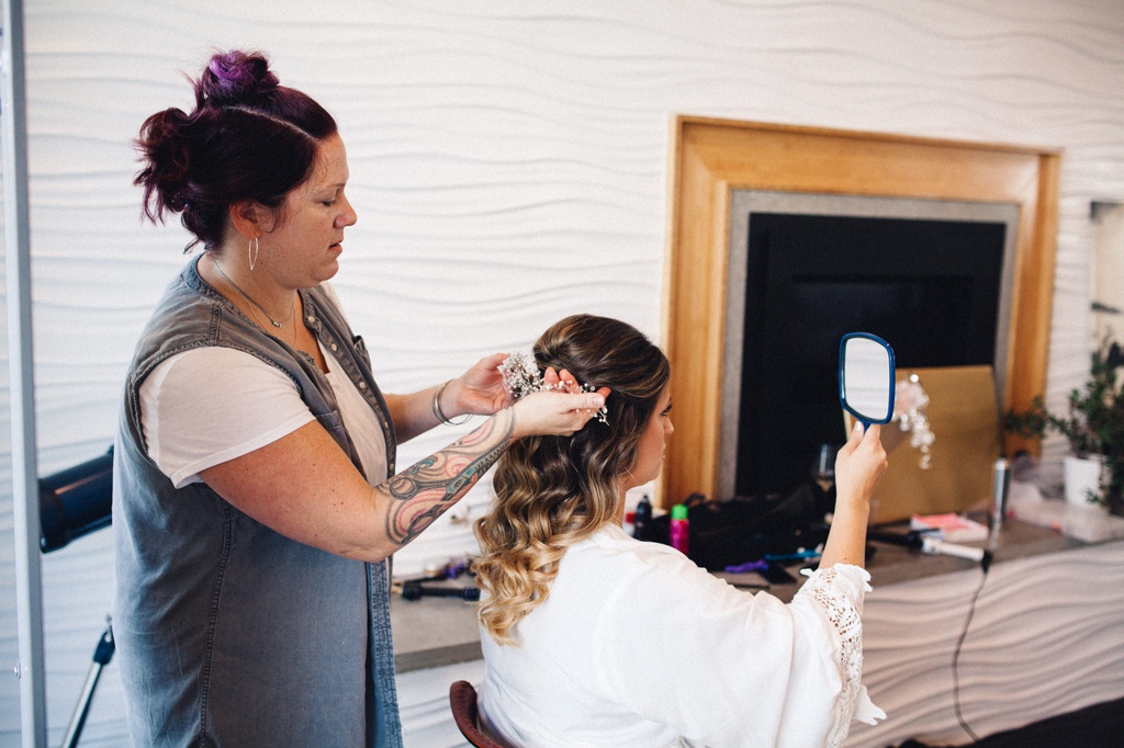 julia kinnunen photography, wedding, seattle, getting ready, pacific northwest, seattle bride, dairyland, rustic wedding